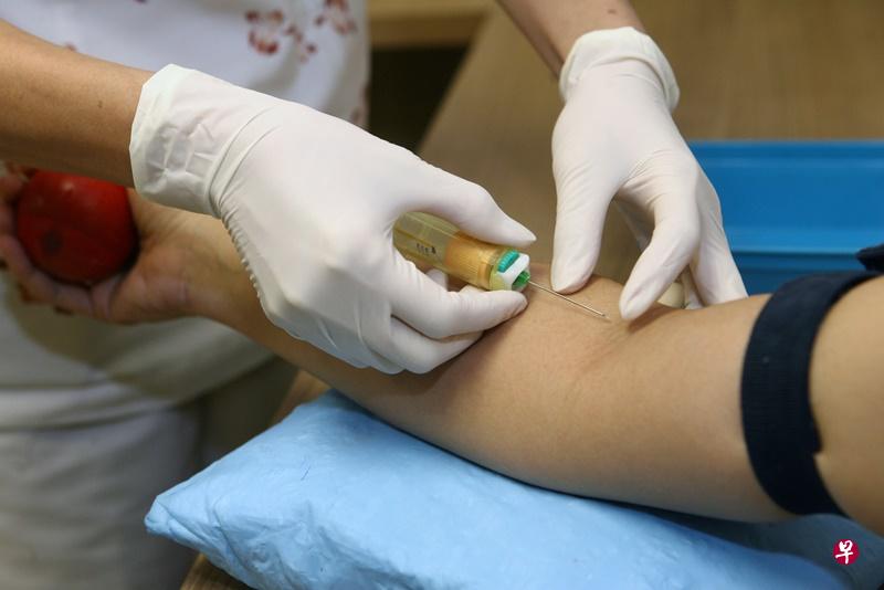 通过验血可验出是否感染幽门螺旋菌。(档案照) 通过验血可验出是否感染幽门螺旋菌。(档案照)