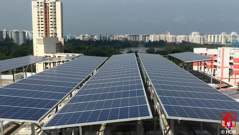 到了2020年,全岛将有超过2400座组屋装有太阳能板。(建屋局提供) 到了2020年,全岛将有超过2400座组屋装有太阳能板。(建屋局提供)