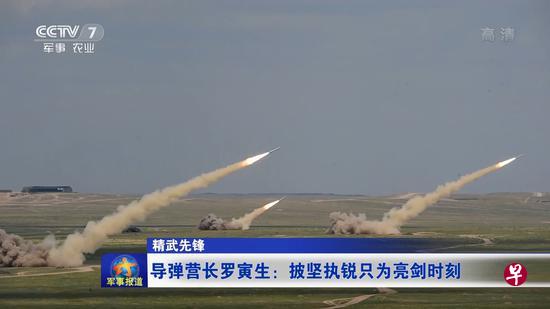 央视前天罕见地播放了解放军六枚东风10A巡航导弹齐射的画面。(央视截图) 央视前天罕见地播放了解放军六枚东风10A巡航导弹齐射的画面。(央视截图)