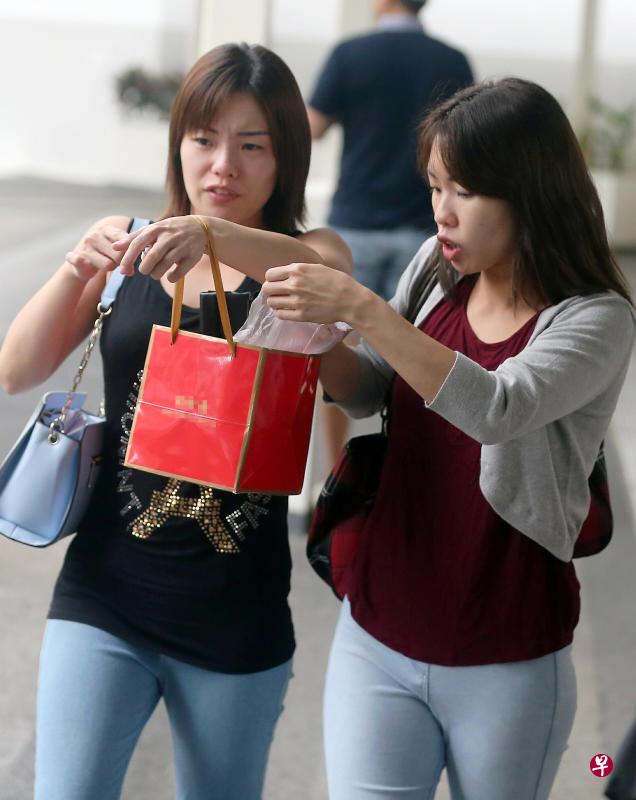 双胞胎姐妹花康佩仪和康佩莹。(海峡时报) 双胞胎姐妹花康佩仪和康佩莹。(海峡时报)