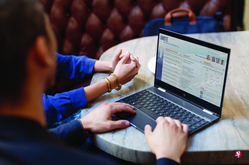 Envy x360 13变形超薄笔电的屏幕可以360度翻转。 Envy x360 13变形超薄笔电的屏幕可以360度翻转。