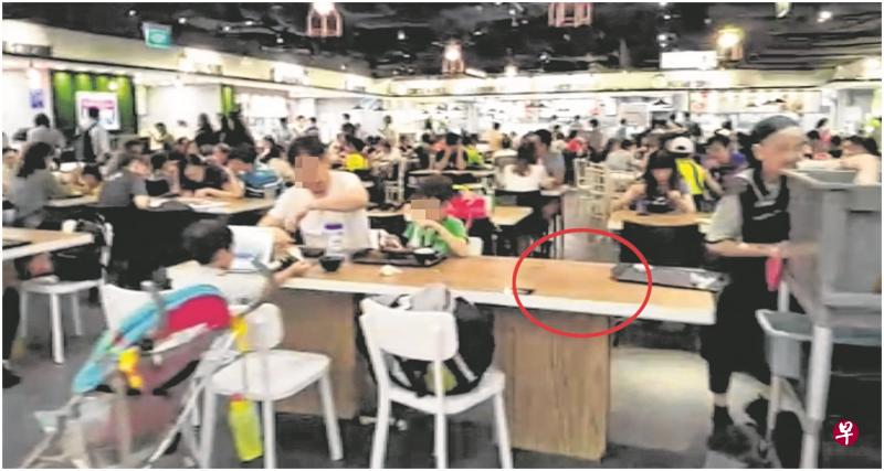 林太太说,当时她把托盘放在长桌的这个位置(圈)。(受访者提供) 林太太说,当时她把托盘放在长桌的这个位置(圈)。(受访者提供)