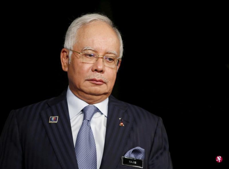 纳吉昨天是因涉及一马公司子公司SRC国际公司4200万令吉（约1417万新元）被挪用的案子而被捕。（路透社）