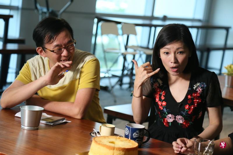 欧菁仙 (右)爆出当年被记者洪铭铧“穷追不舍”的体验。(何家俊摄) 欧菁仙 (右)爆出当年被记者洪铭铧“穷追不舍”的体验。(何家俊摄)