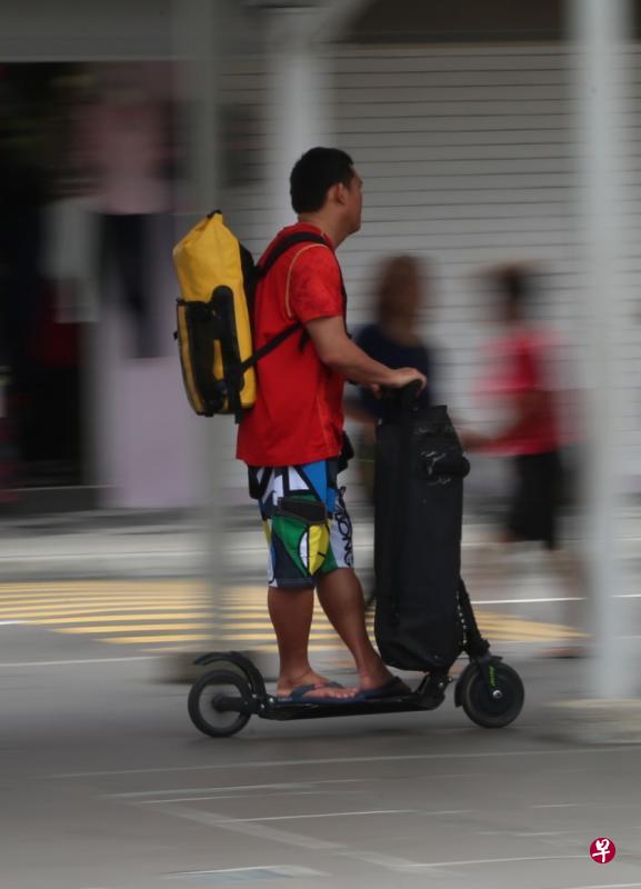 电动踏板车在本地越来越普遍,与个人代步工具相关的意外也从前年的42起,激增两倍至去年的128起。(档案照片) 电动踏板车在本地越来越普遍,与个人代步工具相关的意外也从前年的42起,激增两倍至去年的128起。(档案照片)