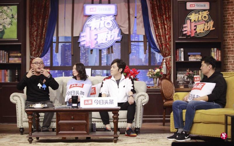 《有话非要说》以孟非(左一)为首,节目聚焦社会奇葩,话题百态。(新电信电视提供) 《有话非要说》以孟非(左一)为首,节目聚焦社会奇葩,话题百态。(新电信电视提供)