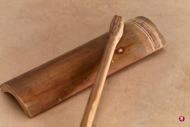 竹梆子也作竹片。(档案照片) 竹梆子也作竹片。(档案照片)