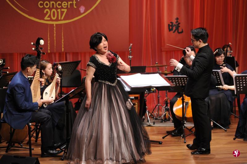 中国女高音周小曼认为美声与民歌唱法不可兼得,就像小提琴与二胡。(鼎艺团提供) 中国女高音周小曼认为美声与民歌唱法不可兼得,就像小提琴与二胡。(鼎艺团提供)