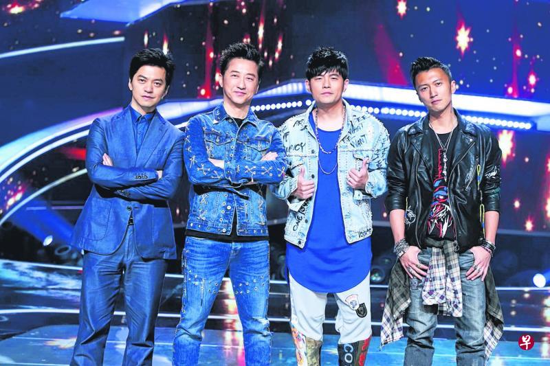 李健(左起)、哈林、周杰伦和谢霆锋的这个新旧导师组合,会擦出怎样的火花呢?(新电信电视提供) 李健(左起)、哈林、周杰伦和谢霆锋的这个新旧导师组合,会擦出怎样的火花呢?(新电信电视提供)