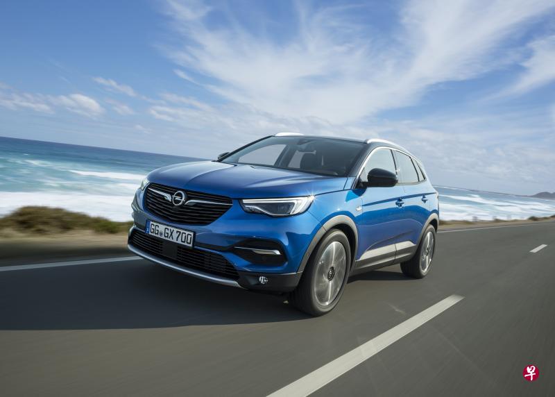 德国欧宝(Opel)新跨界SUV车Grandland X外观设计延续欧宝家族式设计,时尚大气。 德国欧宝(Opel)新跨界SUV车Grandland X外观设计延续欧宝家族式设计,时尚大气。
