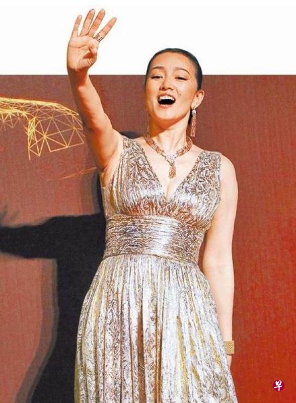 巩俐自打嘴巴当金马奖评审团主席。(图:网络) 巩俐自打嘴巴当金马奖评审团主席。(图:网络)