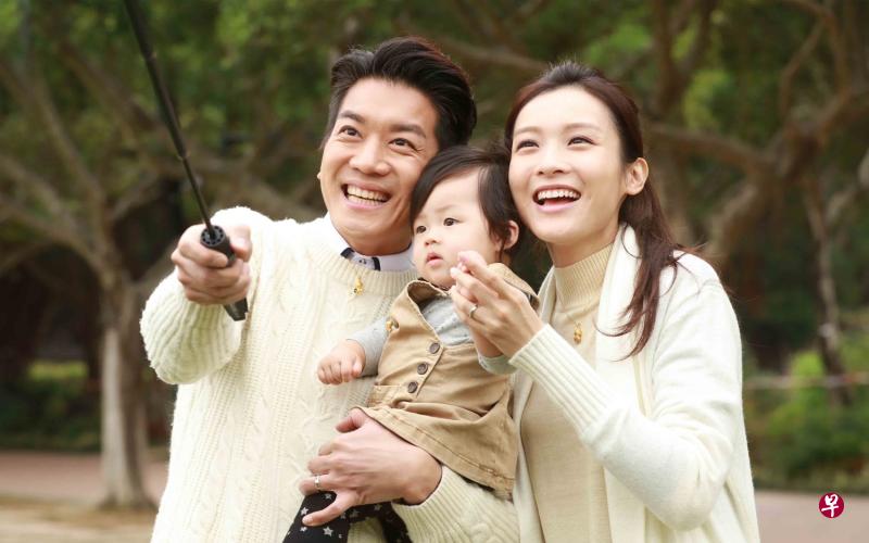 李佳芯(图右)及黎诺懿饰演新手爸妈。(星和视界提供) 李佳芯(图右)及黎诺懿饰演新手爸妈。(星和视界提供)