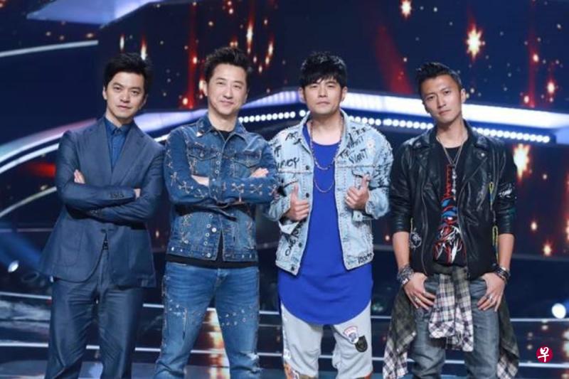 上周本地与中国同步首播的《中国好声音》,昨天传出今晚将停播一期。(互联网) 上周本地与中国同步首播的《中国好声音》,昨天传出今晚将停播一期。(互联网)