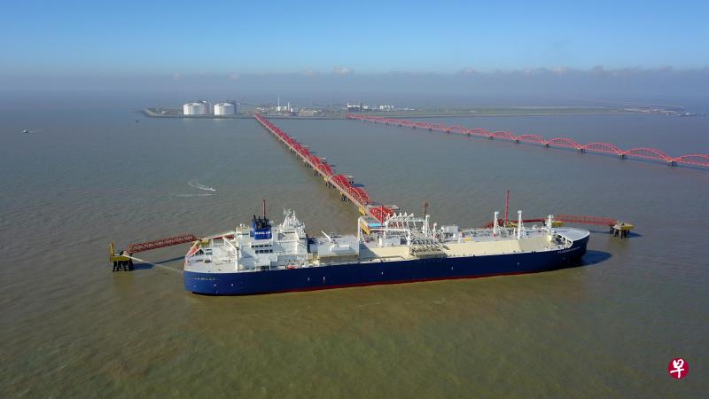 亚马尔液化天然气项目向中国供应的首船液化天然气,昨天运抵江苏如东LNG接收站。(路透社) 亚马尔液化天然气项目向中国供应的首船液化天然气,昨天运抵江苏如东LNG接收站。(路透社)