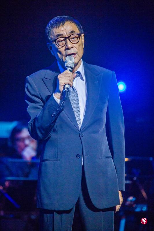 刘家昌开场才唱了三首歌就说有点困。 刘家昌开场才唱了三首歌就说有点困。