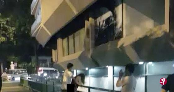 男女众目睽睽下上演“活春宫”,让在旁公众咂舌,直批此风不可长。(读者提供) 男女众目睽睽下上演“活春宫”,让在旁公众咂舌,直批此风不可长。(读者提供)