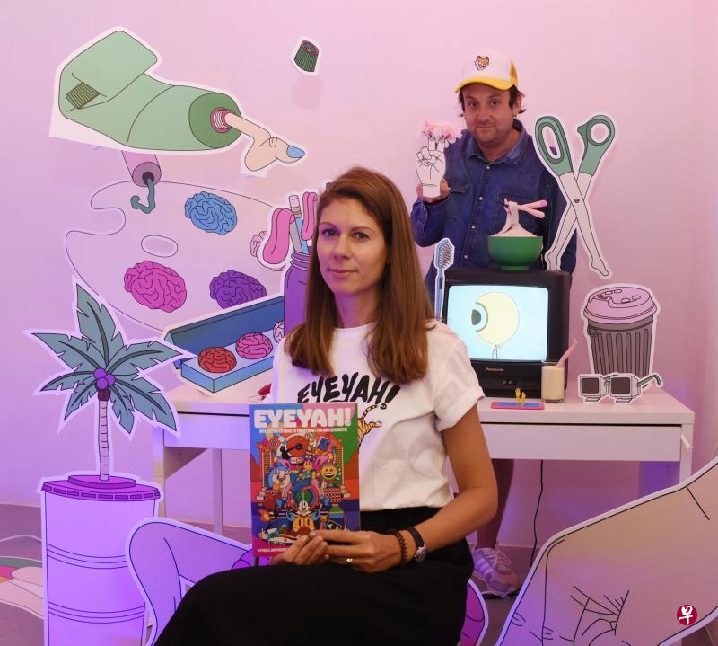 出版之余,维尔逊(前)与劳勒经常和插画家举办视觉艺术展览,让更多人接触Eyeyah!。 出版之余,维尔逊(前)与劳勒经常和插画家举办视觉艺术展览,让更多人接触Eyeyah!。