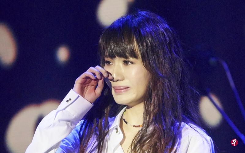 文慧如想起过世的外婆,忍不住落泪。(华研唱片提供) 文慧如想起过世的外婆,忍不住落泪。(华研唱片提供)