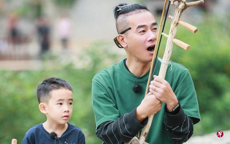 陈小春去年底带儿子Jasper上《爸爸去哪儿5》。(互联网) 陈小春去年底带儿子Jasper上《爸爸去哪儿5》。(互联网)