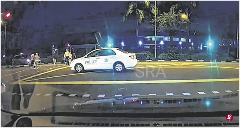 警员驾驶警车闯红灯,被罚200元和被扣12分。(取自面簿) 警员驾驶警车闯红灯,被罚200元和被扣12分。(取自面簿)