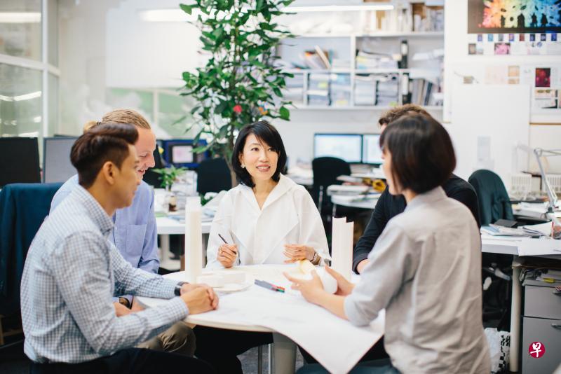 陈丽君是DP建筑事务所的总裁,她也是本地五大建筑事务所唯一的女领航者。 陈丽君是DP建筑事务所的总裁,她也是本地五大建筑事务所唯一的女领航者。