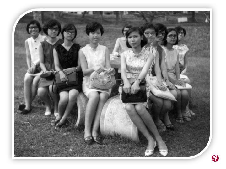 华义中学历届校友的郊游聚会照片。(受访者提供) 华义中学历届校友的郊游聚会照片。(受访者提供)