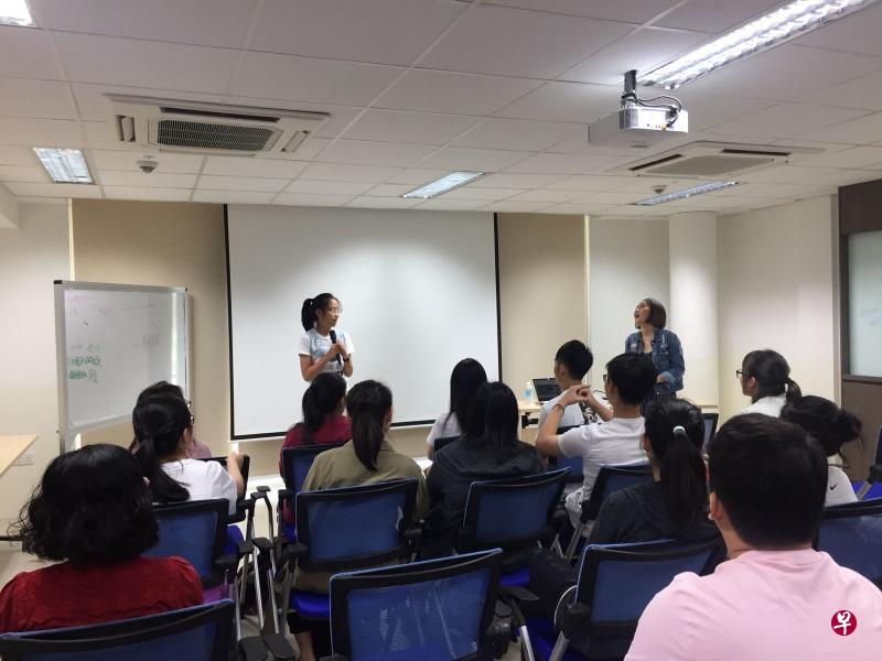 新空下大决赛参赛者参加舞台课,学习台风及增强自信。(主办方提供) 新空下大决赛参赛者参加舞台课,学习台风及增强自信。(主办方提供)