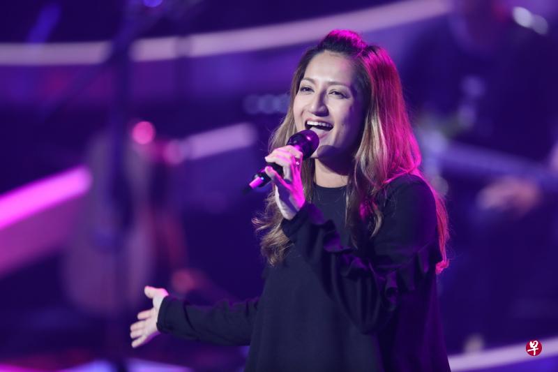 村田白慧莉闯过首轮盲选,进入李健战队,接下来面临PK。(新电信电视提供) 村田白慧莉闯过首轮盲选,进入李健战队,接下来面临PK。(新电信电视提供)