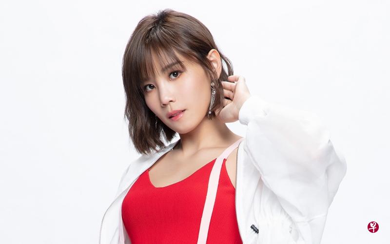 “铁肺”歌手李佳薇推出新专辑《相反的是》,改走温柔小清新路线。(Biz Trends提供) “铁肺”歌手李佳薇推出新专辑《相反的是》,改走温柔小清新路线。(Biz Trends提供)