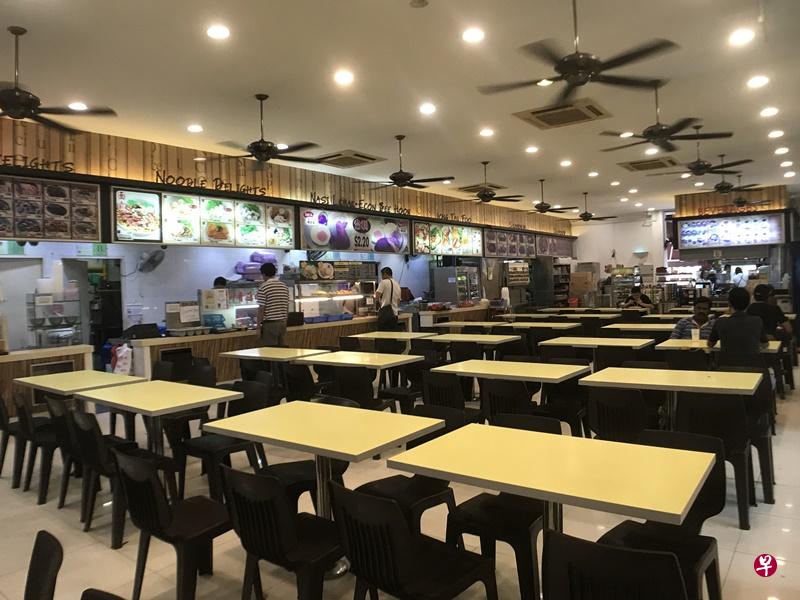 被告在咖啡店内一拳打倒死者。（王钲扬摄）