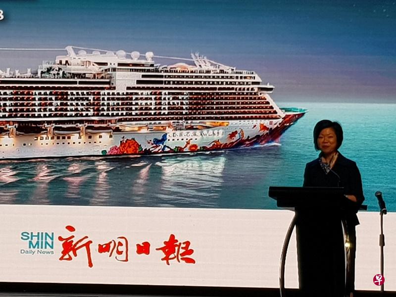 全程参与的通讯及新闻部兼文化、社区及青年部高级政务部长沈颖为闭幕仪式致辞。(萧佳慧 摄) 全程参与的通讯及新闻部兼文化、社区及青年部高级政务部长沈颖为闭幕仪式致辞。(萧佳慧 摄)