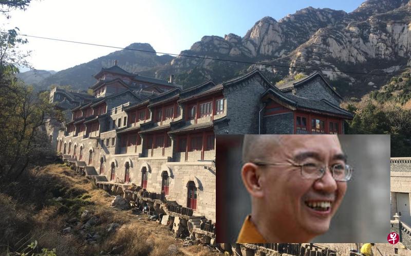 位于北京市海淀区凤凰岭东麓的龙泉寺,被指多处房屋未依法取得规划许可证。释学诚(小图)曾是中国汉传佛教寺院中年纪最轻、学历最高的方丈。(互联网) 位于北京市海淀区凤凰岭东麓的龙泉寺,被指多处房屋未依法取得规划许可证。释学诚(小图)曾是中国汉传佛教寺院中年纪最轻、学历最高的方丈。(互联网)