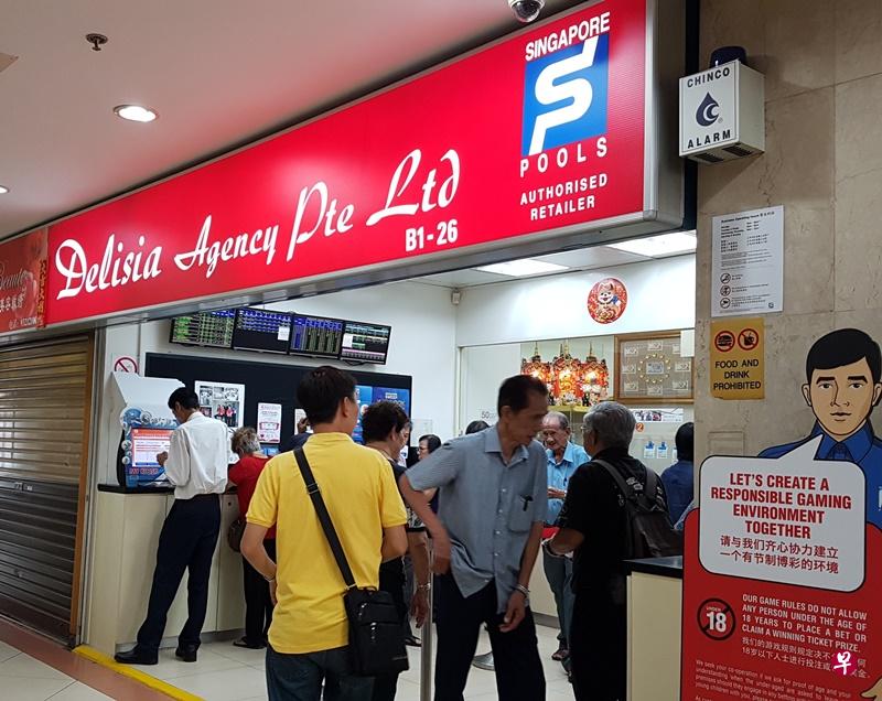 福禄寿的Delisia Agency再次送奖,职员透露昨午曾出现百人长龙。(刘启成摄) 福禄寿的Delisia Agency再次送奖,职员透露昨午曾出现百人长龙。(刘启成摄)