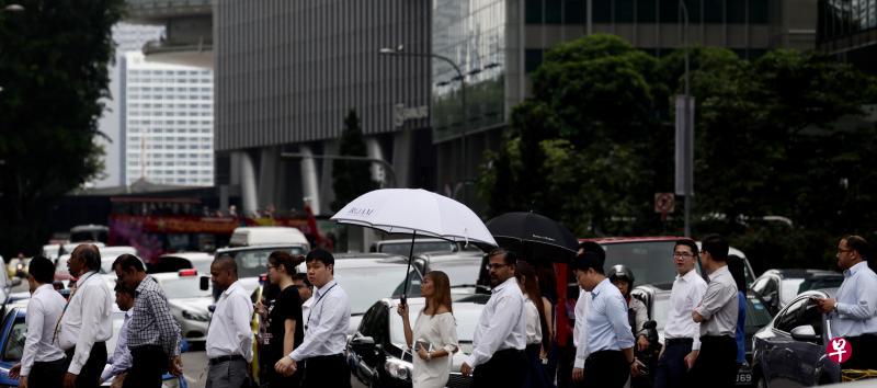 靠房地产的租金收益过退休生活是不少国人的想法,随着政府上月突然出台房地产降温措施后,人们的美好梦想似乎被打破了,坊间开始有人抱怨,没有第二套房子要怎么退休?(陈渊庄摄) 靠房地产的租金收益过退休生活是不少国人的想法,随着政府上月突然出台房地产降温措施后,人们的美好梦想似乎被打破了,坊间开始有人抱怨,没有第二套房子要怎么退休?(陈渊庄摄)