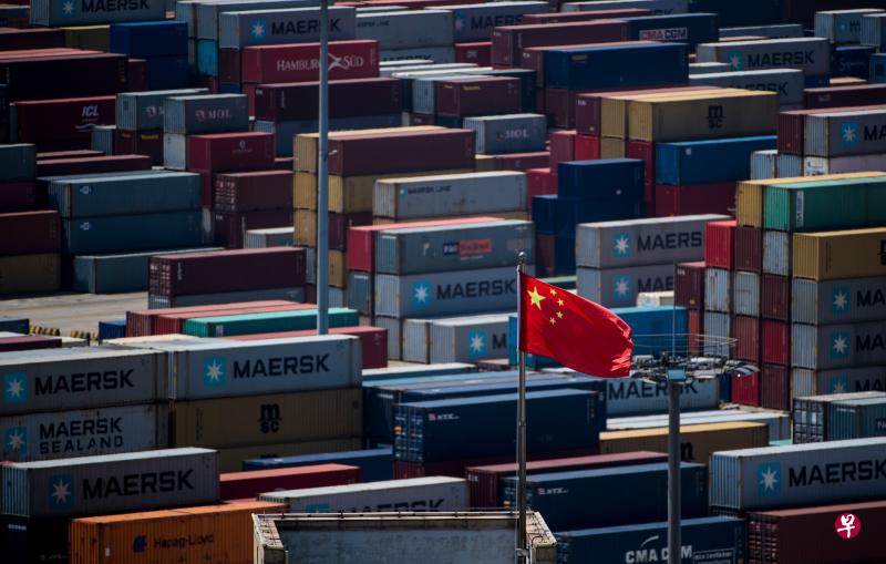 面对贸易战,中国第一步要做的是封堵或处理好它在金融领域的隐患,才可立己方于不败之地。(法新社) 面对贸易战,中国第一步要做的是封堵或处理好它在金融领域的隐患,才可立己方于不败之地。(法新社)