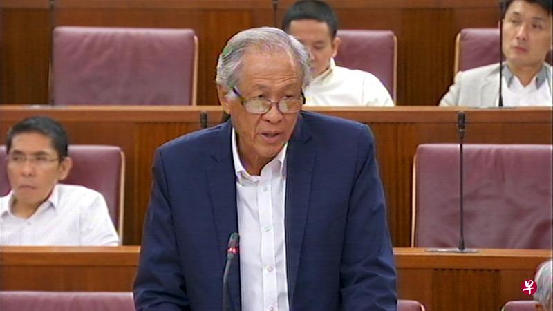 国防部长黄永宏医生昨天对国会发表部长声明,交代委员会的初步调查报告。(gov.sg视频截图) 国防部长黄永宏医生昨天对国会发表部长声明,交代委员会的初步调查报告。(gov.sg视频截图)