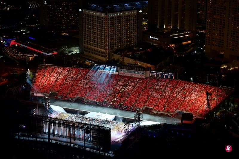 我国今年国庆庆典,人山人海的盛况。(档案照) 我国今年国庆庆典,人山人海的盛况。(档案照)