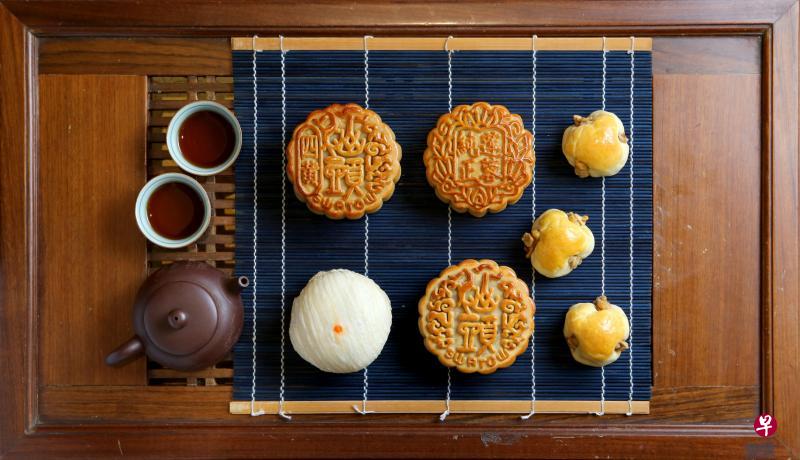 汕头海鲜推出多款传统烘皮月饼。 汕头海鲜推出多款传统烘皮月饼。