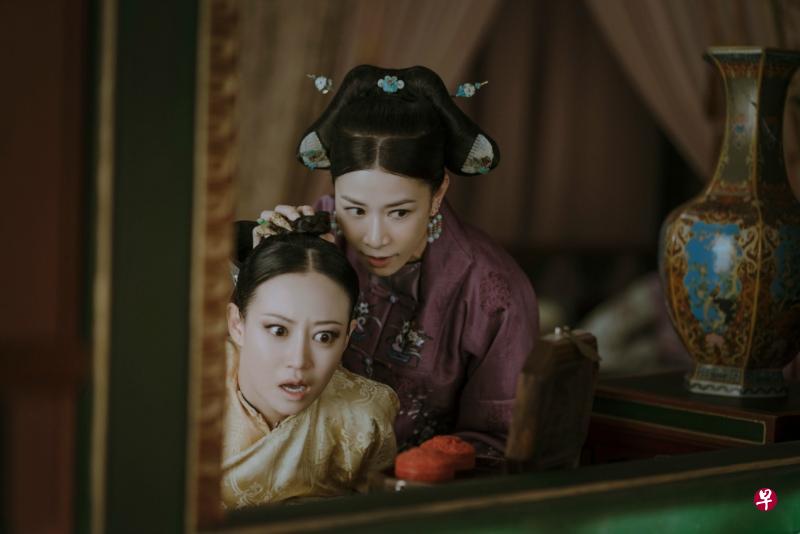 谭卓(左)与佘诗曼在《延》饰演反派嫔妃。(星和视界提供) 谭卓(左)与佘诗曼在《延》饰演反派嫔妃。(星和视界提供)