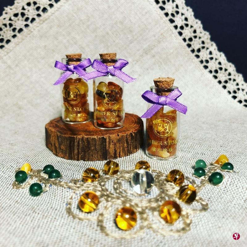 5000万年消逝了,当年的动植物王国却留迹在琥珀里。 5000万年消逝了,当年的动植物王国却留迹在琥珀里。