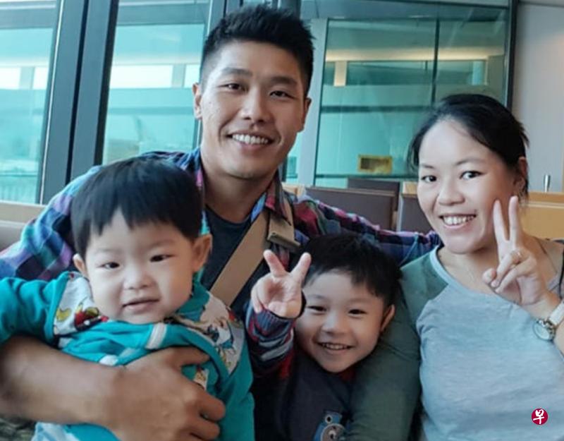 薛春兴生前与妻子李碧霞和两儿子的合照,但如今已经天人永隔。(受访者提供) 薛春兴生前与妻子李碧霞和两儿子的合照,但如今已经天人永隔。(受访者提供)