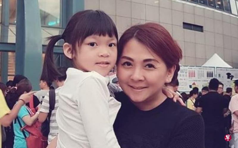 李国煌的妻子黄爱玲感谢外界对女儿的关心。(互联网) 李国煌的妻子黄爱玲感谢外界对女儿的关心。(互联网)