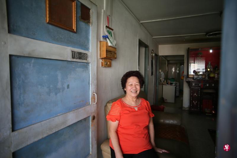 居住在艾弗顿园的李雪雁曾经历一轮翻新,当时翻新了厕所和增建房间。虽然对翻新结果感到满意,李雪雁觉得过程相当麻烦,她还刻意离家几天以避开噪音粉尘,因此即使有机会,她也不想再经历翻新工程。(何家俊摄) 居住在艾弗顿园的李雪雁曾经历一轮翻新,当时翻新了厕所和增建房间。虽然对翻新结果感到满意,李雪雁觉得过程相当麻烦,她还刻意离家几天以避开噪音粉尘,因此即使有机会,她也不想再经历翻新工程。(何家俊摄)