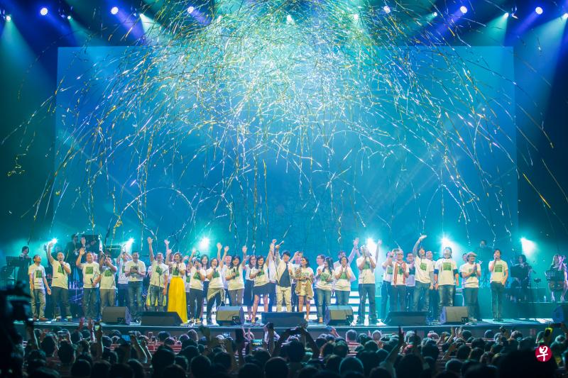 于去年8月举办的“明天35歌里同行”新谣演唱会,逾15组歌手超过40人呈献演出。(档案照) 于去年8月举办的“明天35歌里同行”新谣演唱会,逾15组歌手超过40人呈献演出。(档案照)