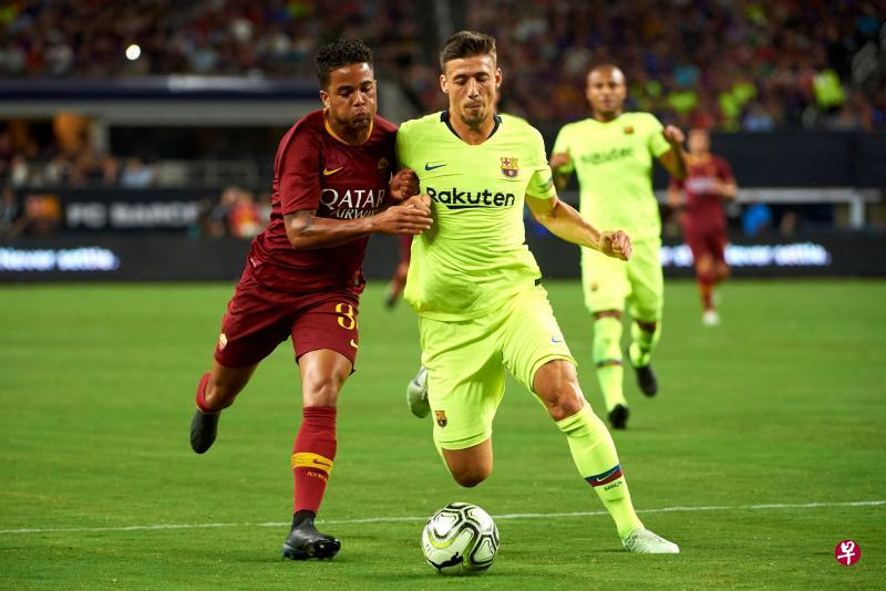 荷兰名宿帕特里克·克鲁伊维特之子贾斯汀(左)今夏从埃杰克斯加盟罗马。(法新社) 荷兰名宿帕特里克·克鲁伊维特之子贾斯汀(左)今夏从埃杰克斯加盟罗马。(法新社)