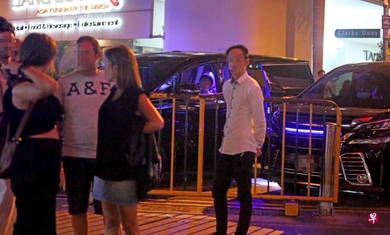 炫光车司机被指当街招客。 炫光车司机被指当街招客。