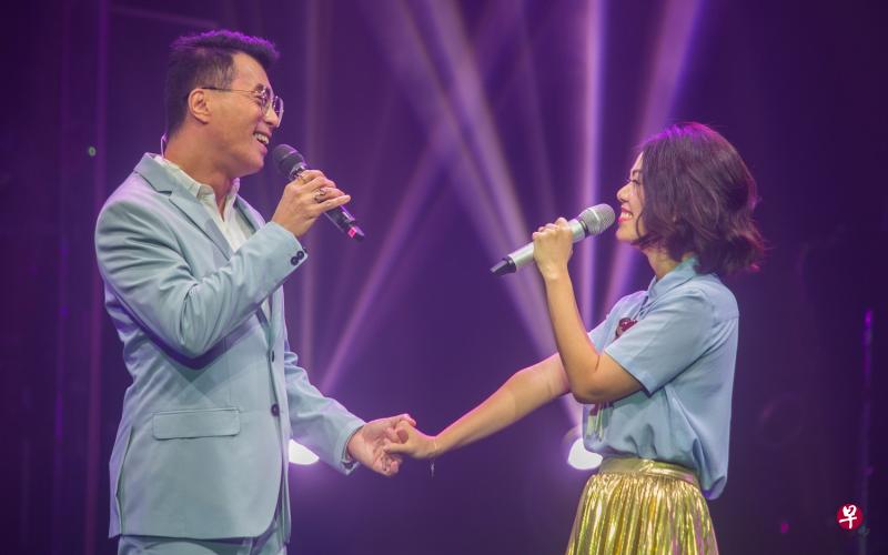 叶良俊(左)和董姿彦唱爵士版《关于爱情》。(弹唱人提供) 叶良俊(左)和董姿彦唱爵士版《关于爱情》。(弹唱人提供)