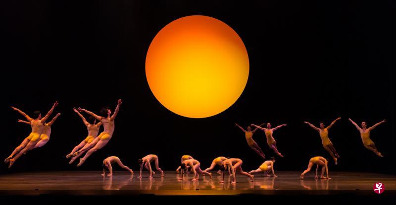 梁殷实充满灵性探问的《第十三重天》。(主办单位提供) 梁殷实充满灵性探问的《第十三重天》。(主办单位提供)