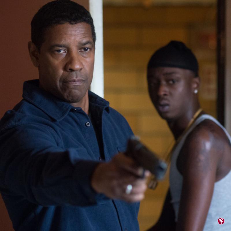 华盛顿(左图左)与山德斯在《私刑教育2》是邻居。 特鲁伊特(右图)在《同族》里找到神秘武器。 华盛顿(左图左)与山德斯在《私刑教育2》是邻居。 特鲁伊特(右图)在《同族》里找到神秘武器。