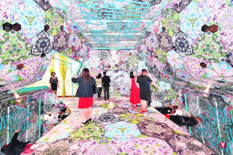 配合“心想狮城”,Atypical Singapore艺术展将于俄罗斯、缅甸和印度等多个国家展出七名本地作家的艺术作品。(海峡时报) 配合“心想狮城”,Atypical Singapore艺术展将于俄罗斯、缅甸和印度等多个国家展出七名本地作家的艺术作品。(海峡时报)